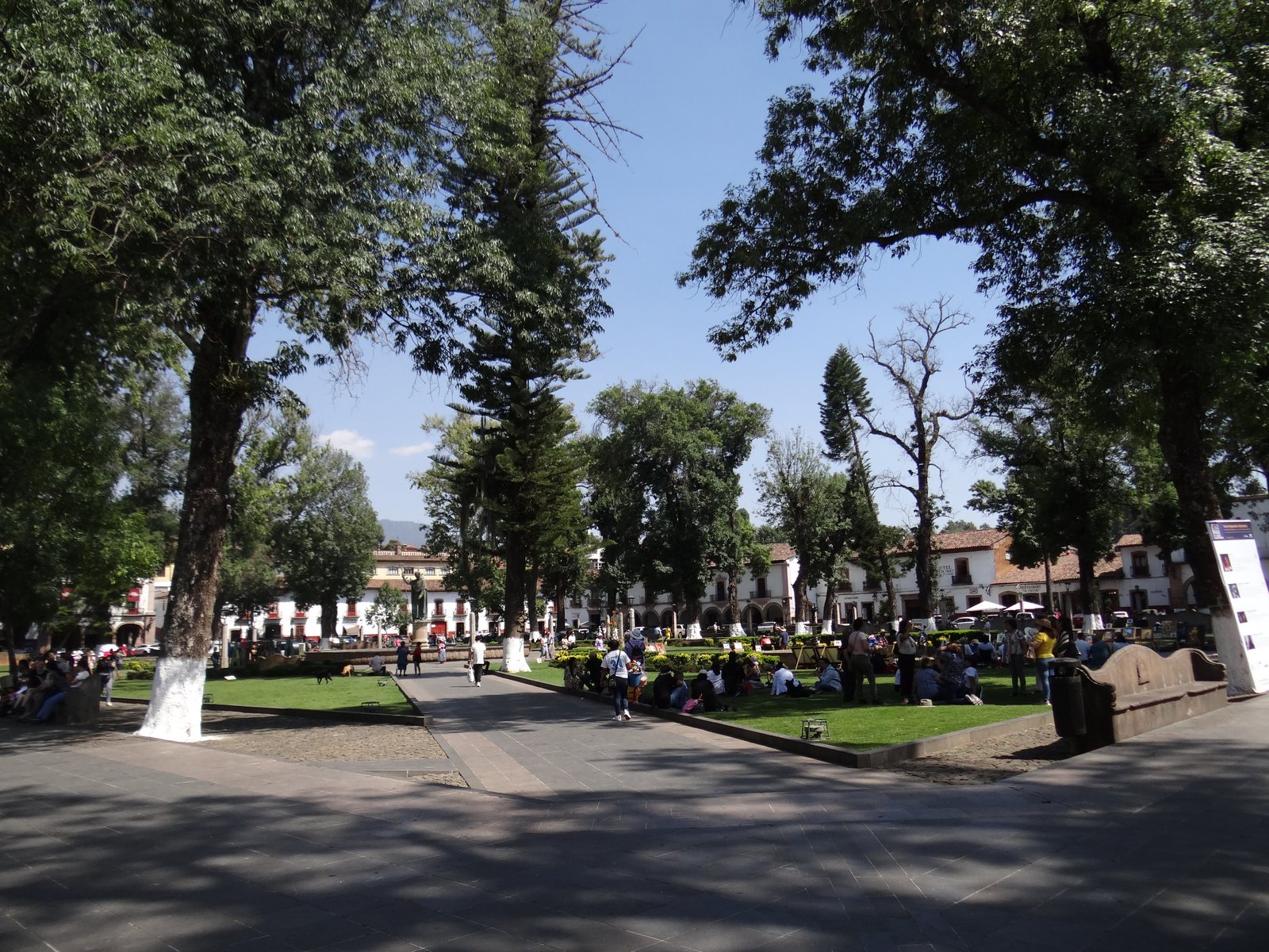 Plaza Grande de Pátzcuaro con jardines